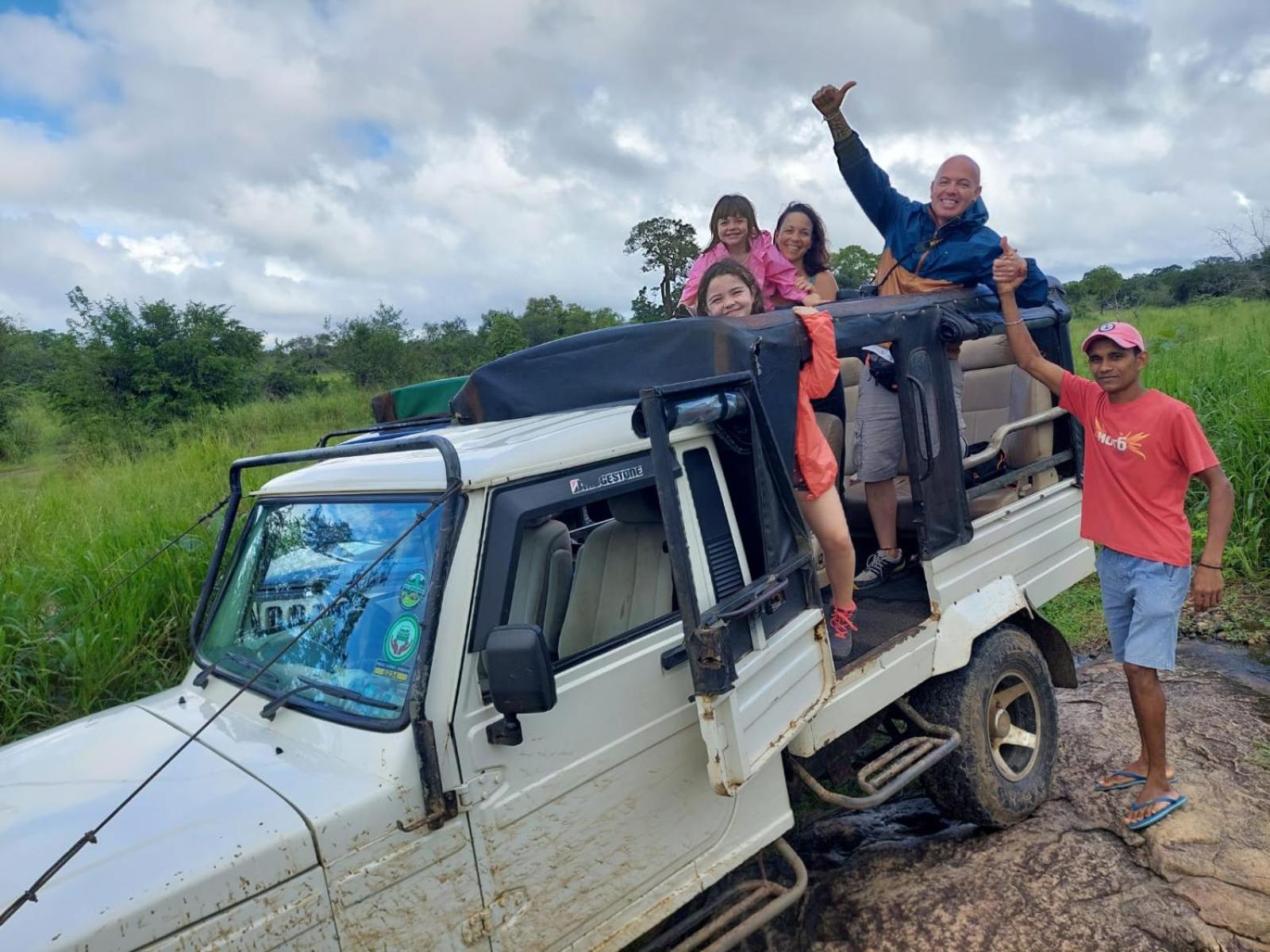 Elephant Safari Lodge Sigiriya Junction Habarana Bagian luar foto