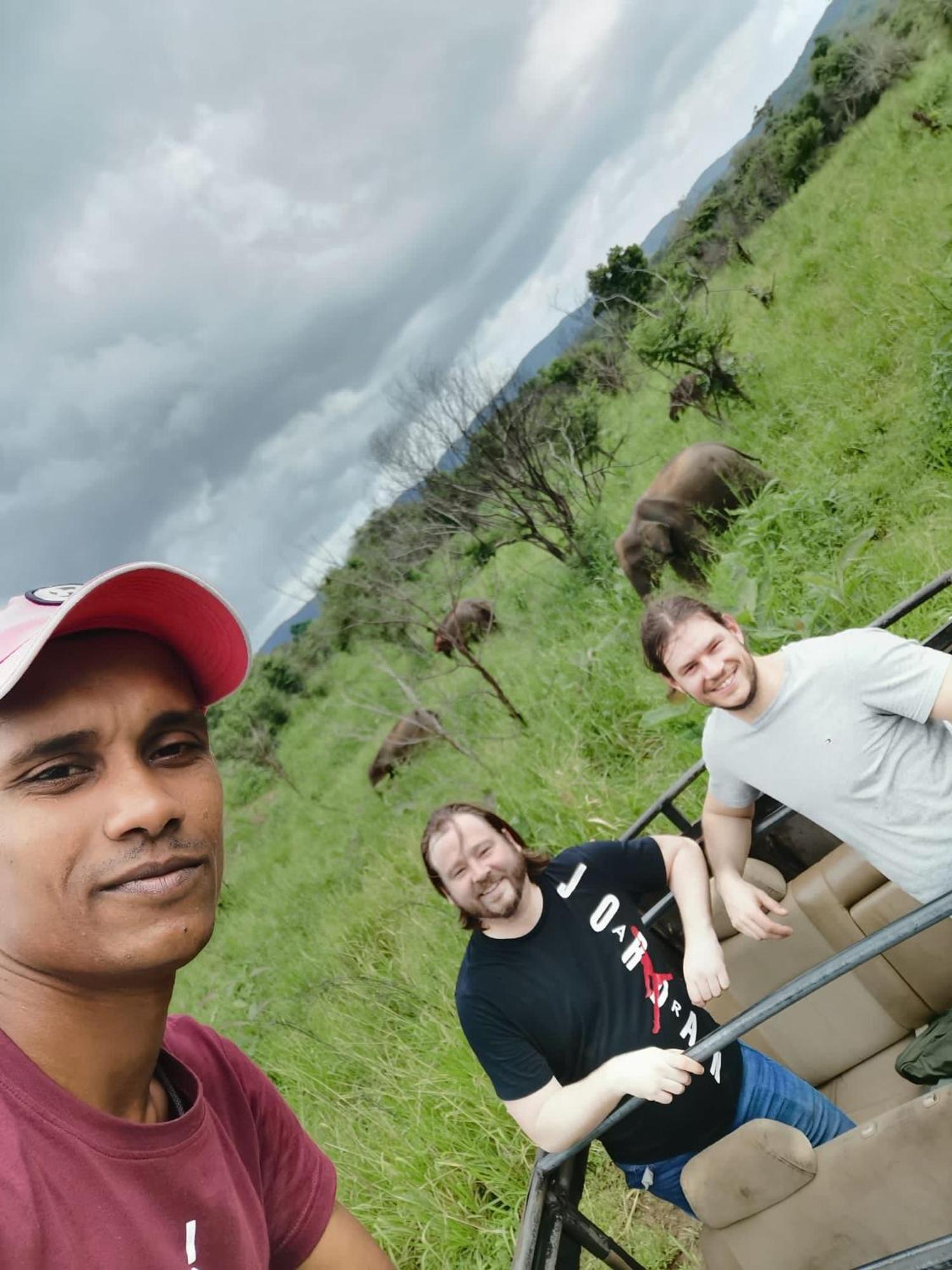 Elephant Safari Lodge Sigiriya Junction Habarana Bagian luar foto